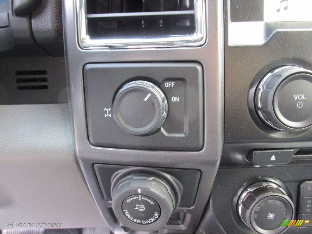 2016 F150 XLT SuperCrew - Blue Jeans / Medium Earth Gray photo #29