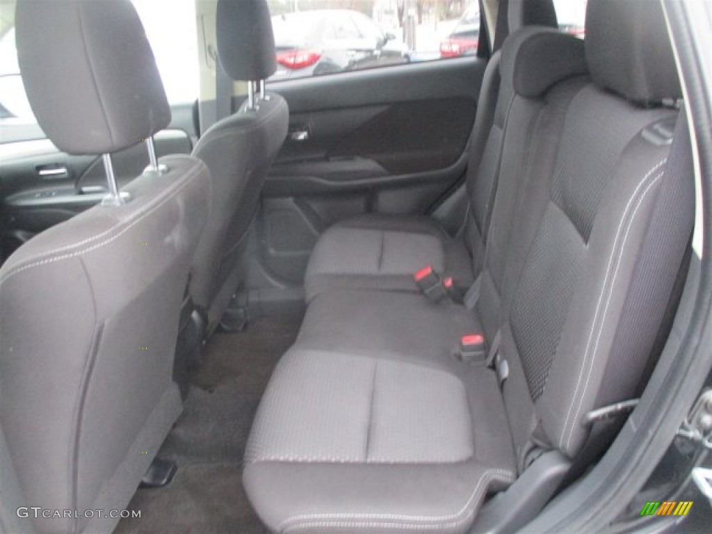 2016 Mitsubishi Outlander SE Rear Seat Photo #110257473