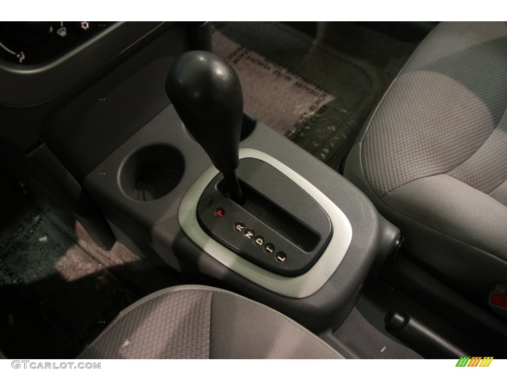2004 ION 2 Sedan - Black Onyx / Grey photo #10