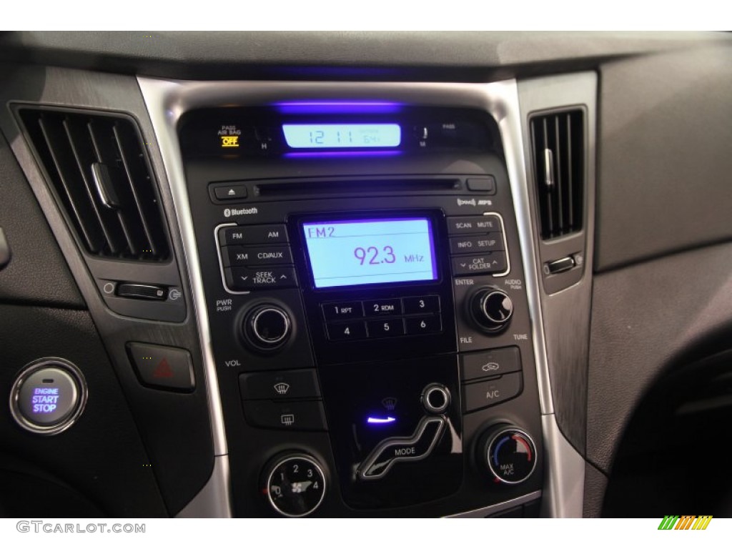 2011 Sonata SE - Iridescent Silver Blue Metallic / Black photo #8
