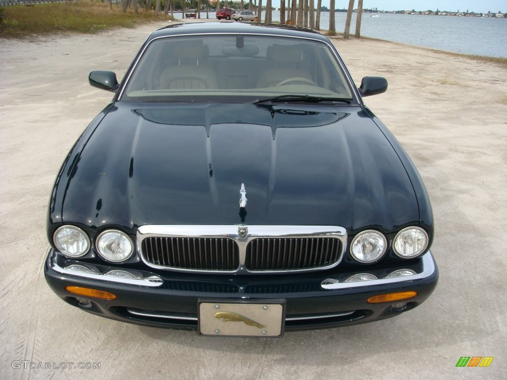 2000 XJ XJ8 - British Racing Green / Cashmere photo #2