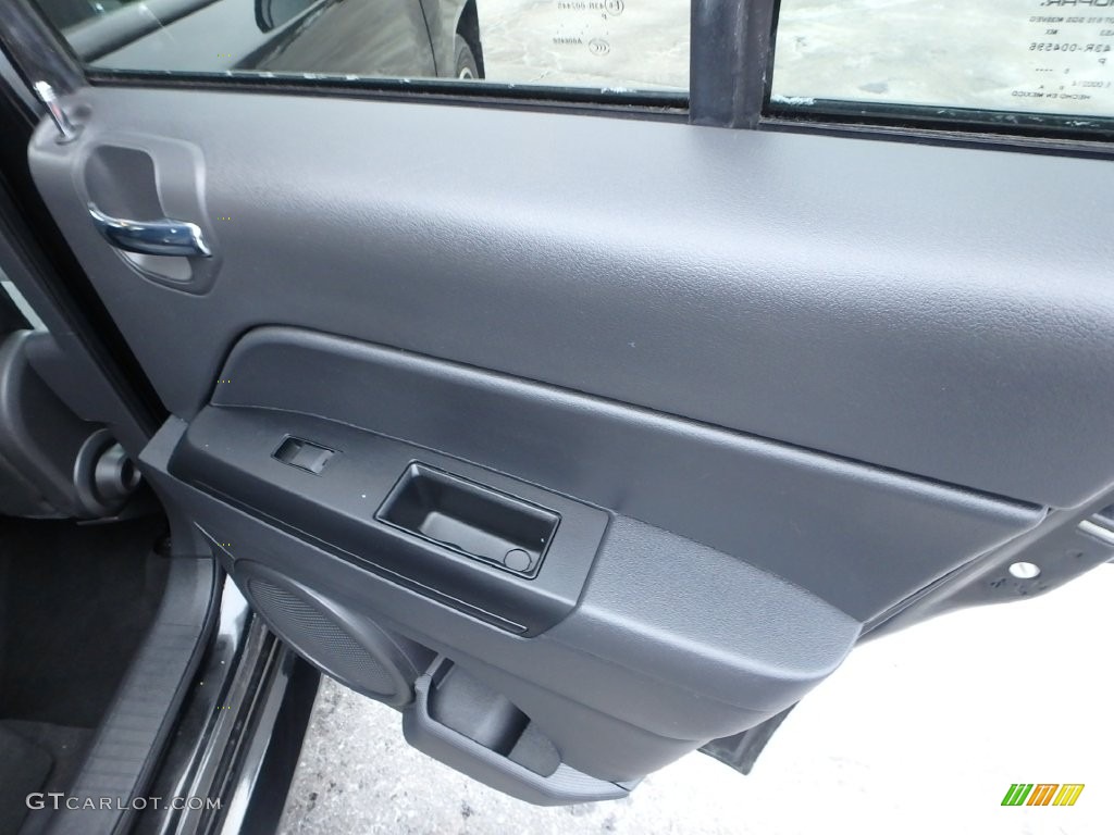 2009 Compass Sport - Brilliant Black Crystal Pearl / Dark Slate Gray/Medium Slate Gray photo #20