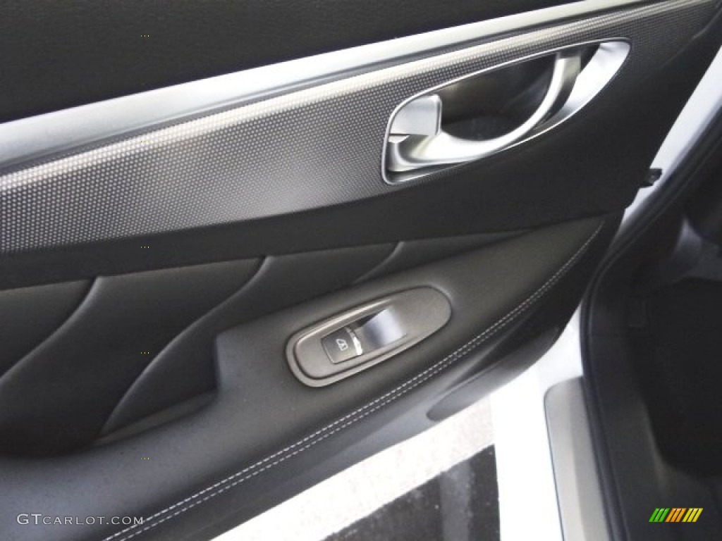 2015 Q50 3.7 - Moonlight White / Graphite photo #31