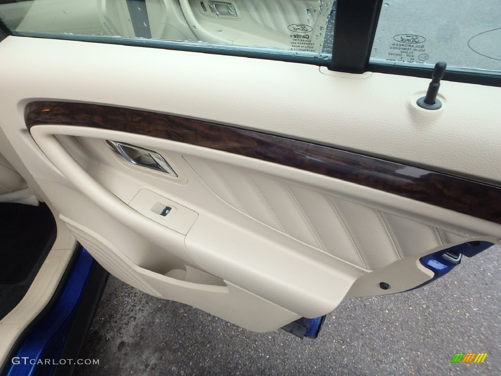 2015 Taurus Limited - Deep Impact Blue Metallic / Dune photo #15