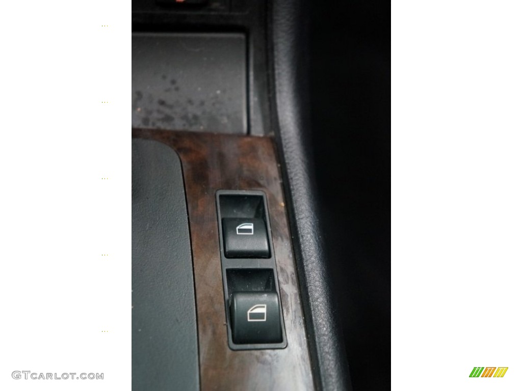 2003 3 Series 330i Coupe - Jet Black / Black photo #41
