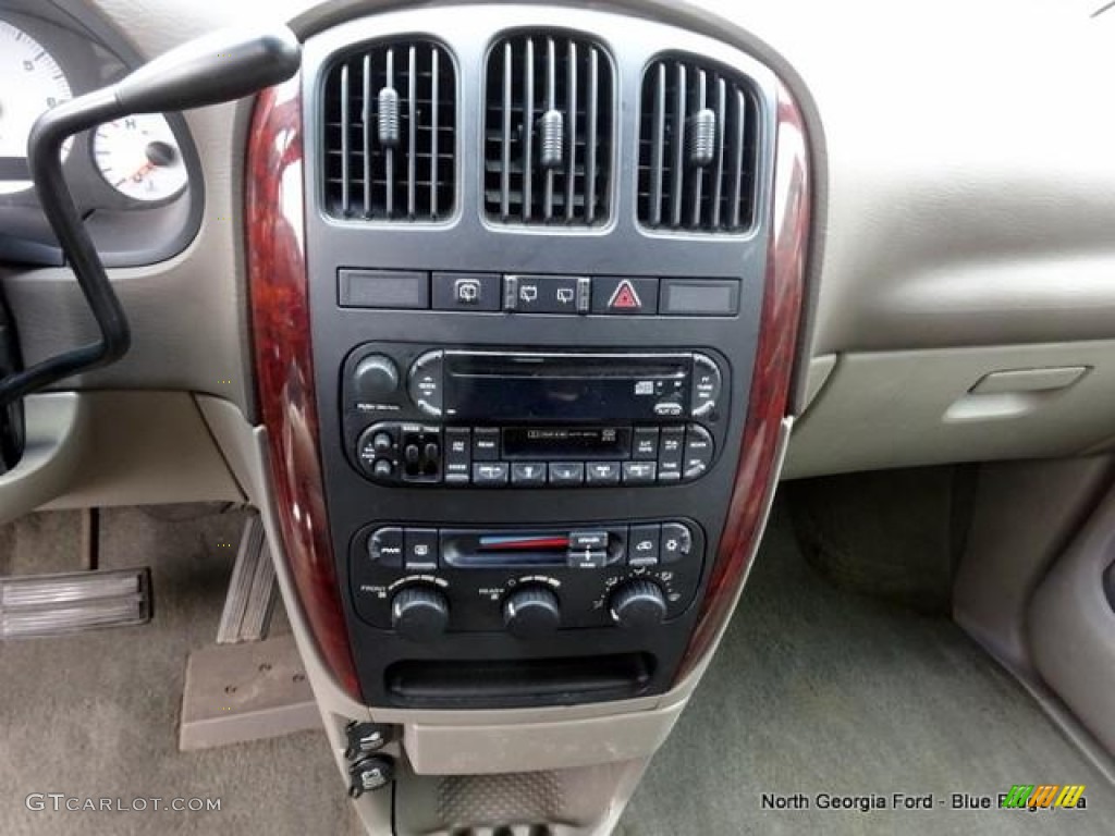 2002 Town & Country LX - Inferno Red Tinted Pearlcoat / Taupe photo #8