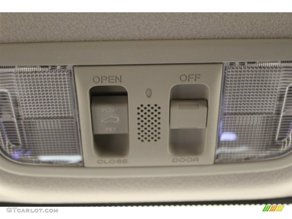 2016 Honda Fit EX Controls Photo #110305929