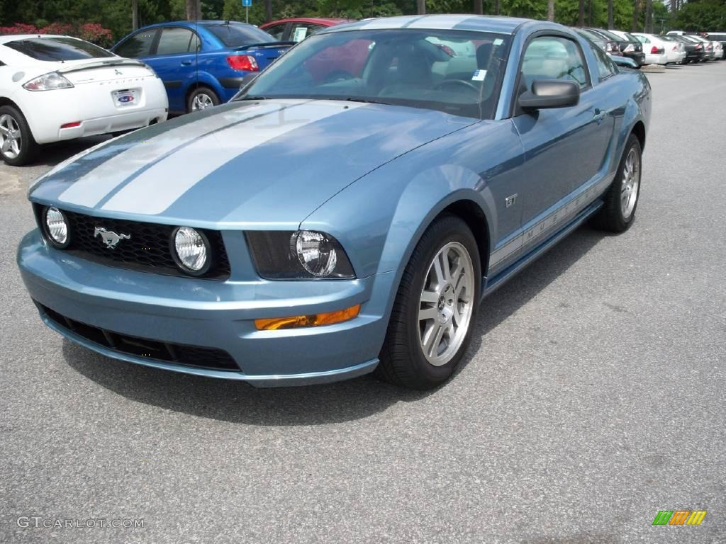 2006 Mustang GT Premium Coupe - Windveil Blue Metallic / Light Graphite photo #11