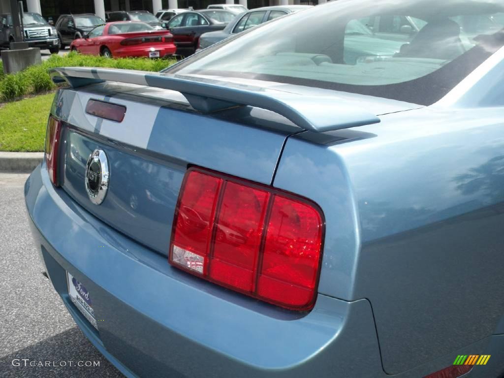 2006 Mustang GT Premium Coupe - Windveil Blue Metallic / Light Graphite photo #15