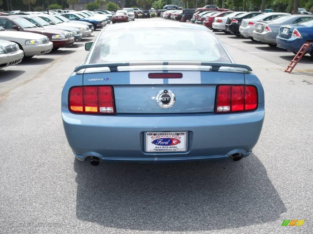 2006 Mustang GT Premium Coupe - Windveil Blue Metallic / Light Graphite photo #16