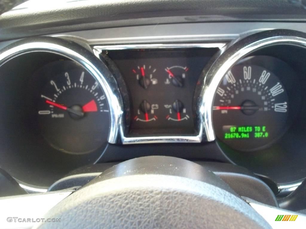 2006 Mustang V6 Premium Coupe - Performance White / Dark Charcoal photo #21