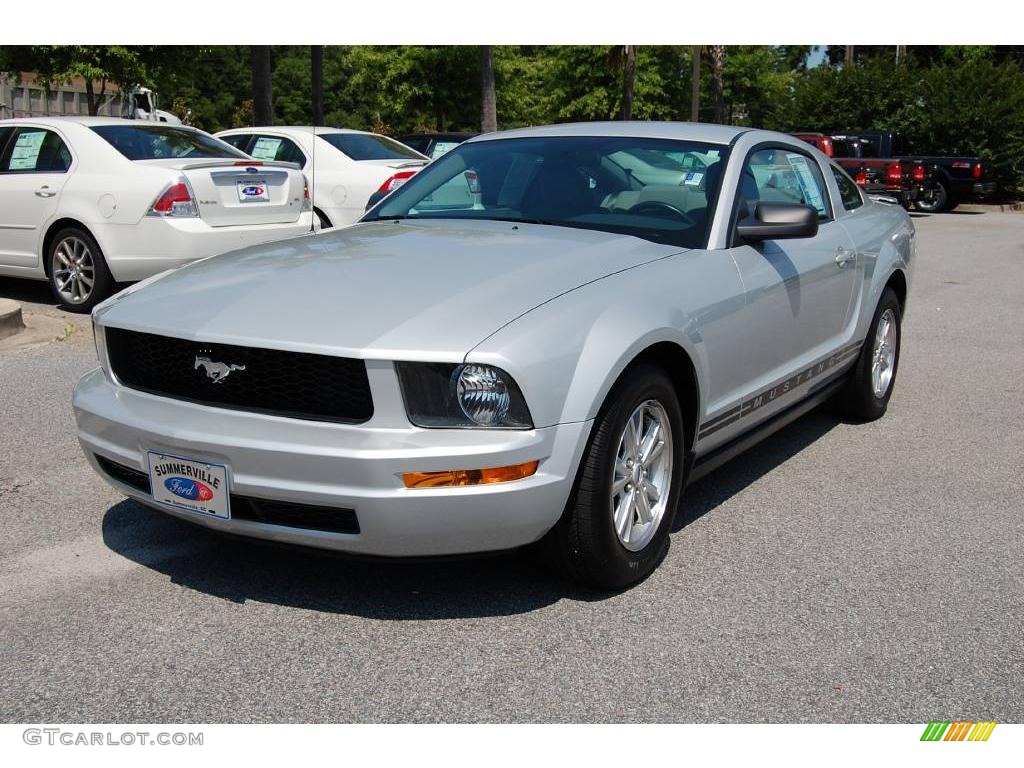 2007 Mustang V6 Deluxe Coupe - Satin Silver Metallic / Light Graphite photo #10