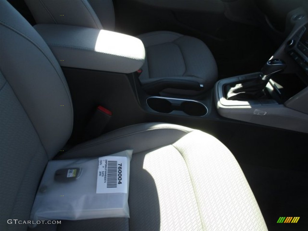 2017 Elantra Limited - Silver / Gray photo #13