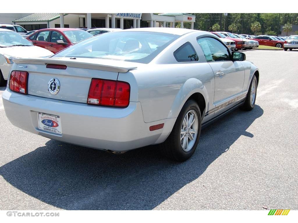 2007 Mustang V6 Deluxe Coupe - Satin Silver Metallic / Light Graphite photo #13