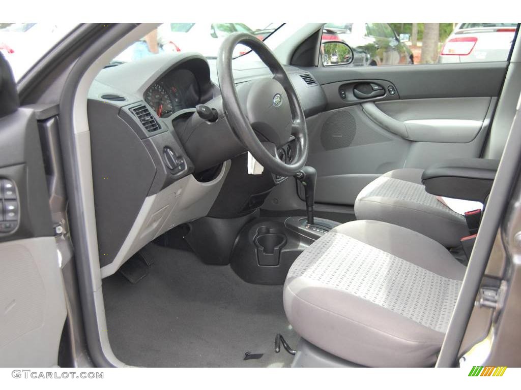 2007 Focus ZX4 SE Sedan - Liquid Grey Metallic / Charcoal/Light Flint photo #4