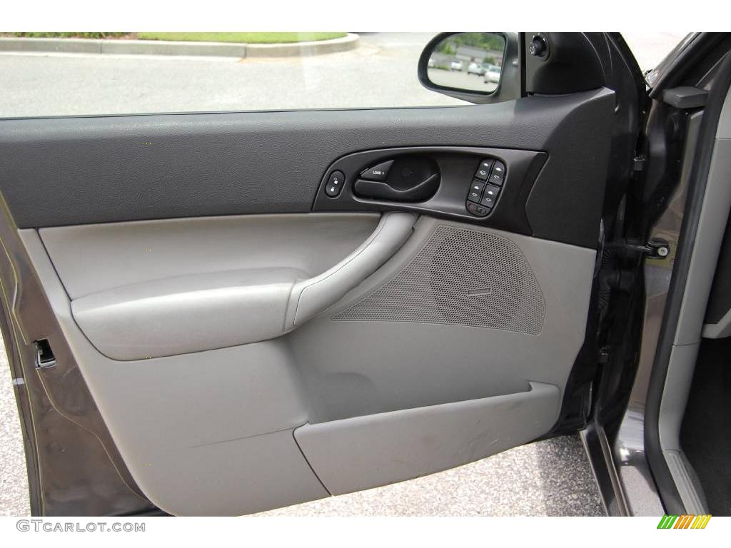 2007 Focus ZX4 SE Sedan - Liquid Grey Metallic / Charcoal/Light Flint photo #5