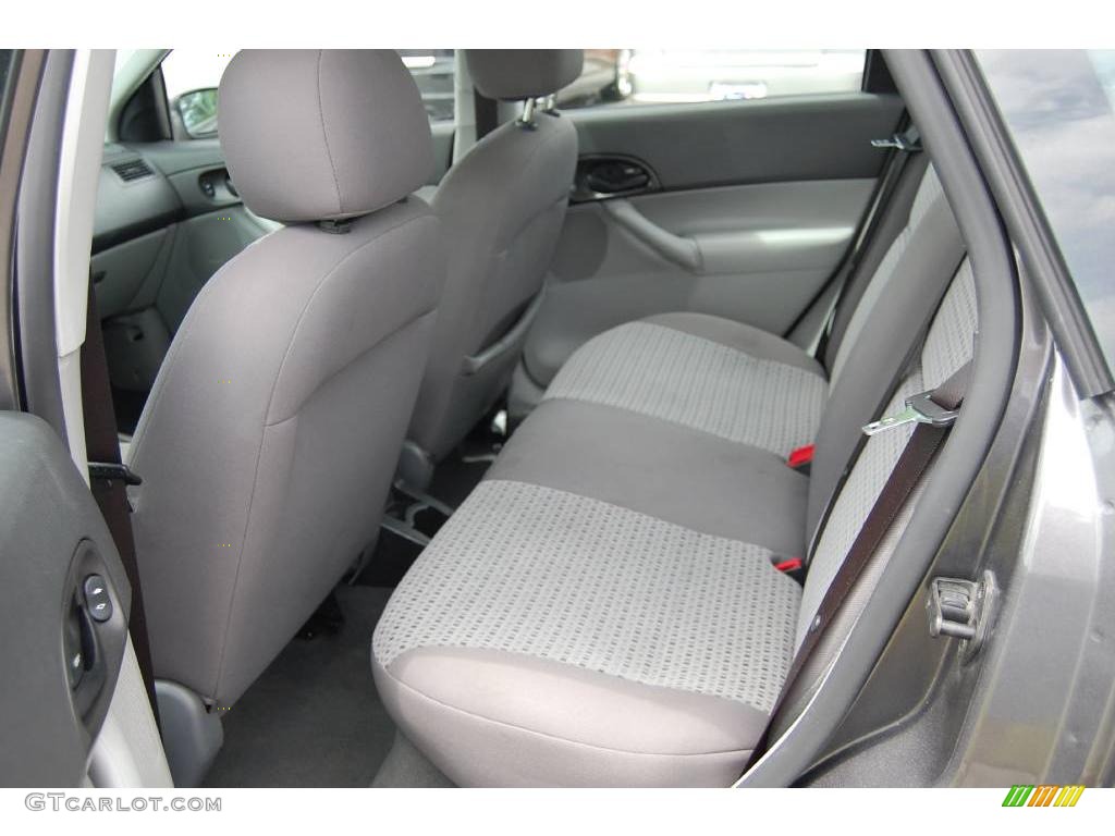 2007 Focus ZX4 SE Sedan - Liquid Grey Metallic / Charcoal/Light Flint photo #6