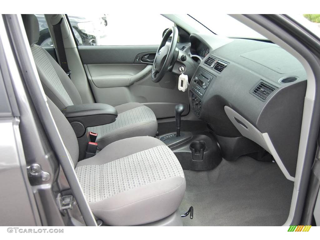 2007 Focus ZX4 SE Sedan - Liquid Grey Metallic / Charcoal/Light Flint photo #9