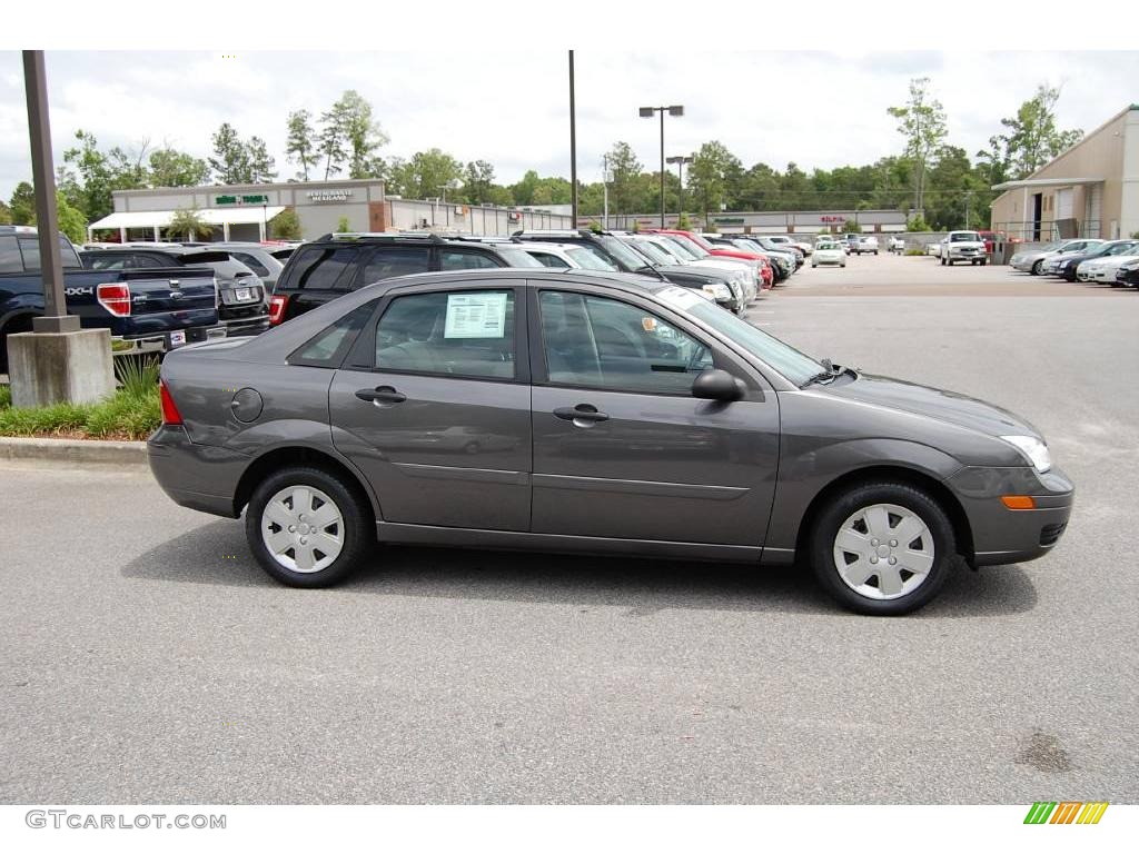 2007 Focus ZX4 SE Sedan - Liquid Grey Metallic / Charcoal/Light Flint photo #12