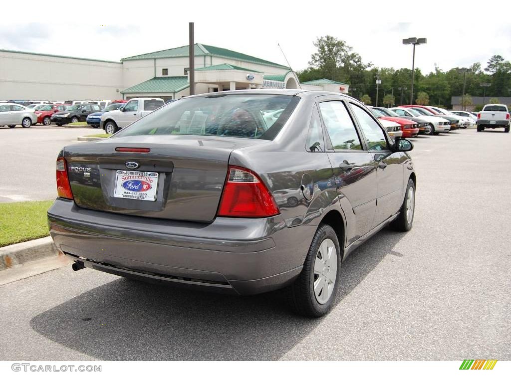 2007 Focus ZX4 SE Sedan - Liquid Grey Metallic / Charcoal/Light Flint photo #13