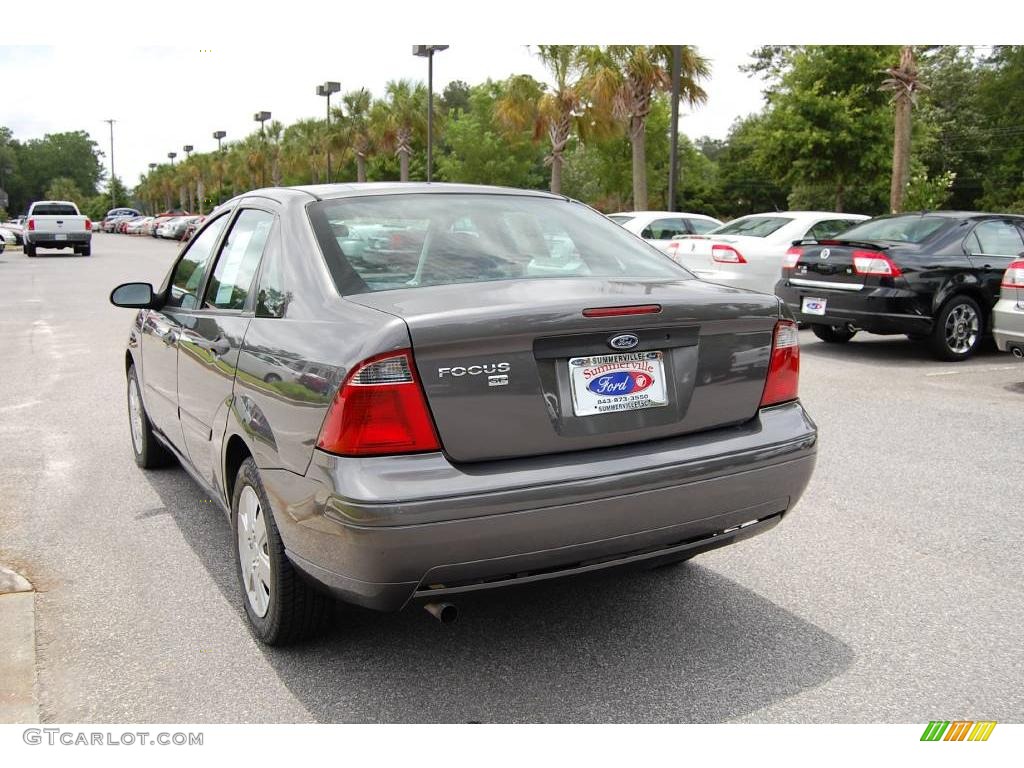 2007 Focus ZX4 SE Sedan - Liquid Grey Metallic / Charcoal/Light Flint photo #15