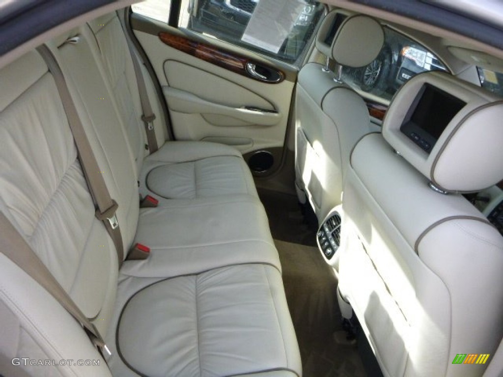 2004 XJ Vanden Plas - Platinum Silver Metallic / Sand photo #3