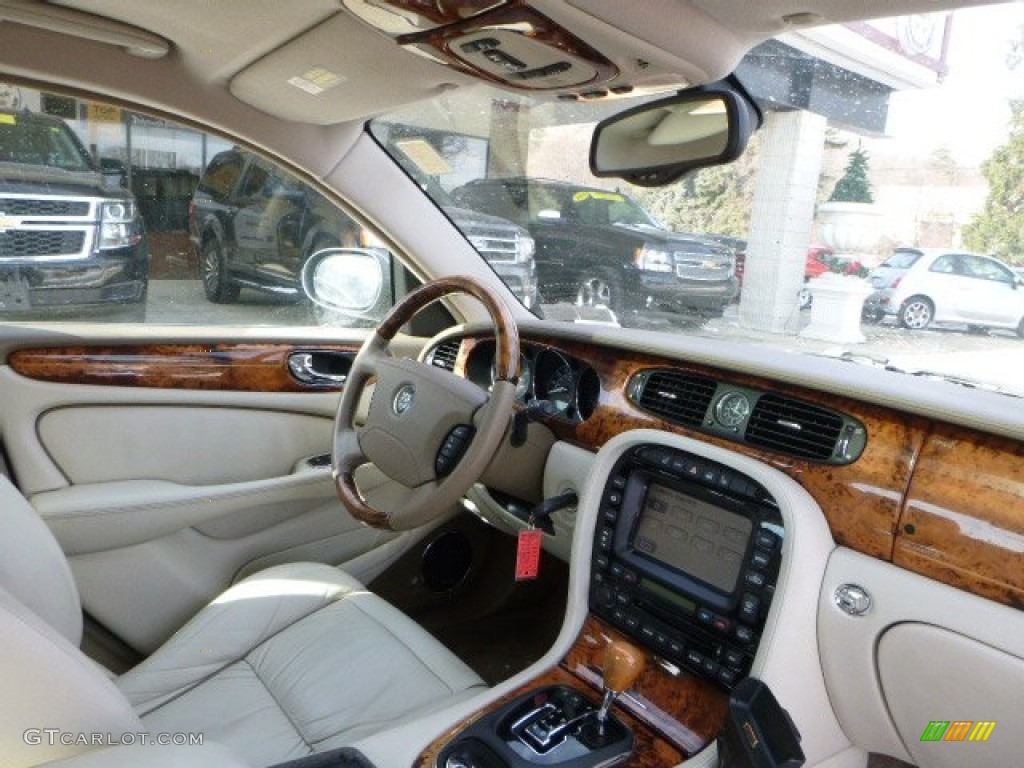 2004 XJ Vanden Plas - Platinum Silver Metallic / Sand photo #6