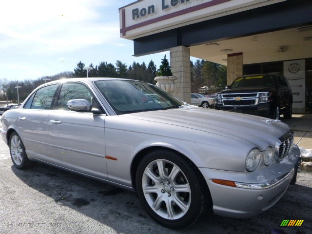 2004 XJ Vanden Plas - Platinum Silver Metallic / Sand photo #9