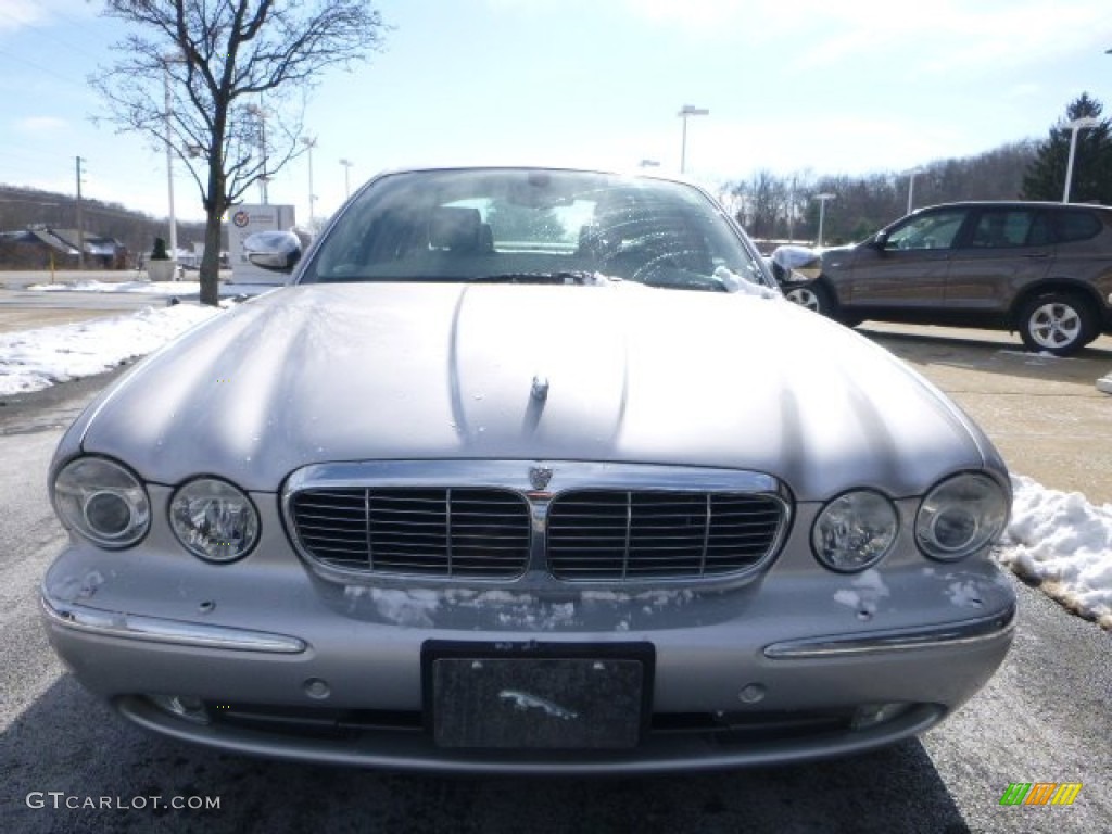 2004 XJ Vanden Plas - Platinum Silver Metallic / Sand photo #10