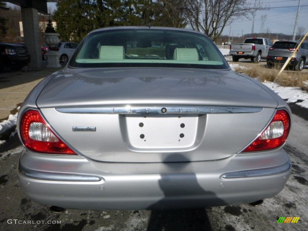 2004 XJ Vanden Plas - Platinum Silver Metallic / Sand photo #14