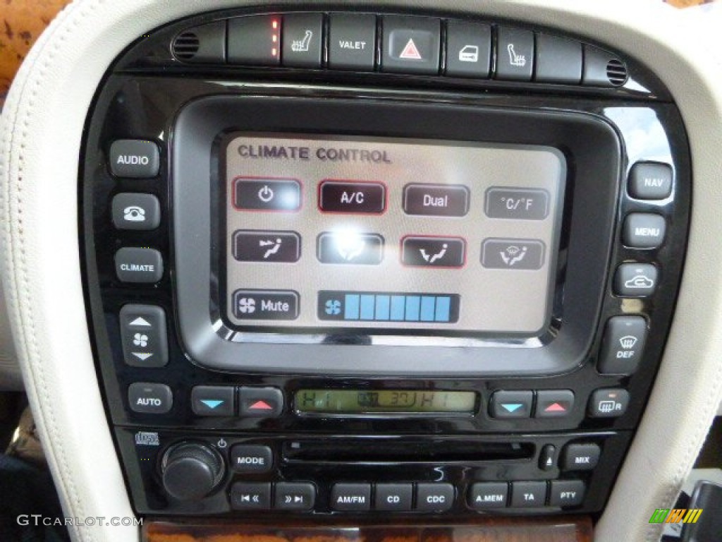 2004 XJ Vanden Plas - Platinum Silver Metallic / Sand photo #20
