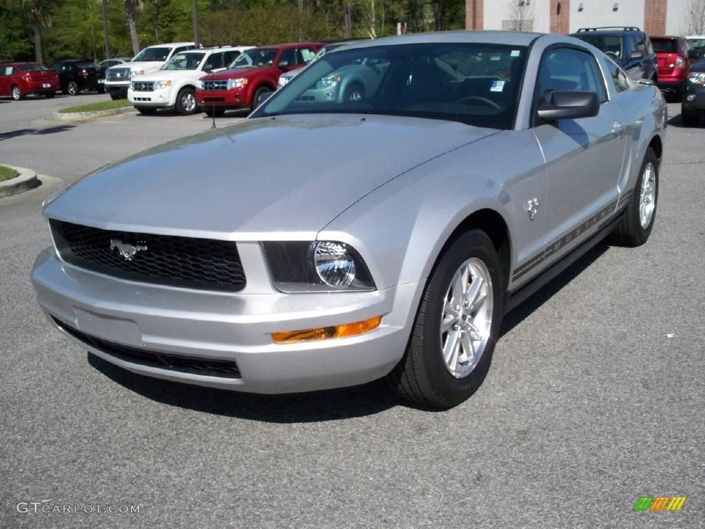 2009 Mustang V6 Premium Coupe - Brilliant Silver Metallic / Light Graphite photo #9