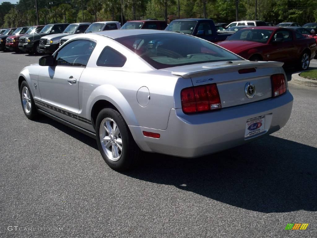 2009 Mustang V6 Premium Coupe - Brilliant Silver Metallic / Light Graphite photo #14