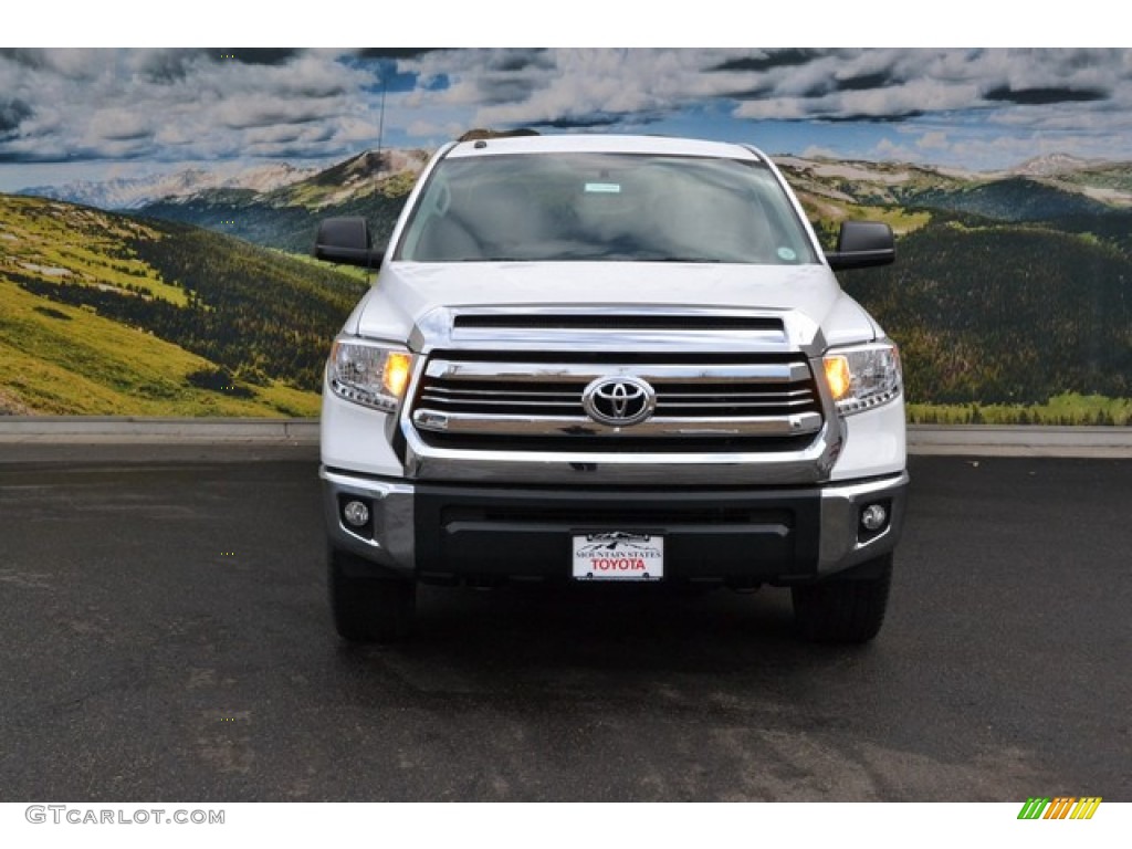 2016 Tundra SR5 CrewMax 4x4 - Super White / Graphite photo #2