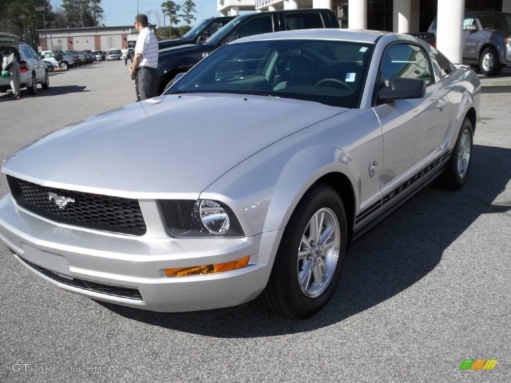 2009 Mustang V6 Coupe - Brilliant Silver Metallic / Light Graphite photo #11