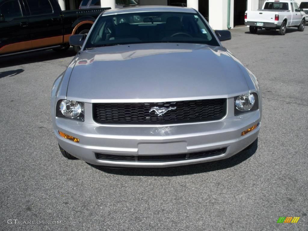 2009 Mustang V6 Coupe - Brilliant Silver Metallic / Light Graphite photo #12