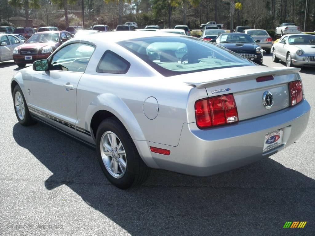 2009 Mustang V6 Coupe - Brilliant Silver Metallic / Light Graphite photo #16