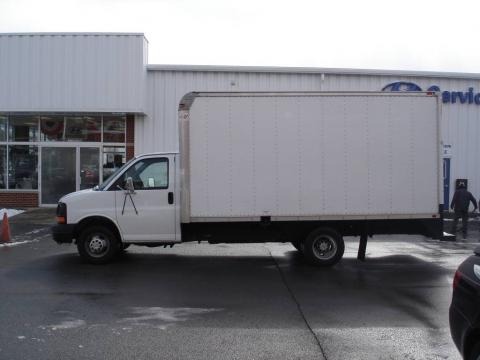 2007 Chevrolet Express Cutaway moving Truck Data, Info and Specs