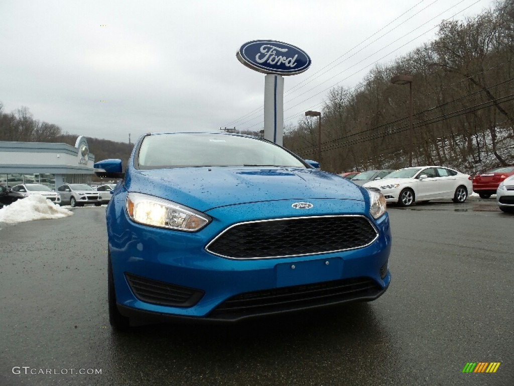 2016 Focus SE Hatch - Blue Candy / Charcoal Black photo #2