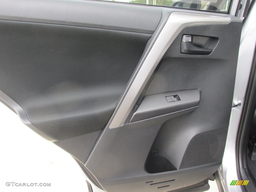 2016 RAV4 LE - Silver Sky Metallic / Black photo #17