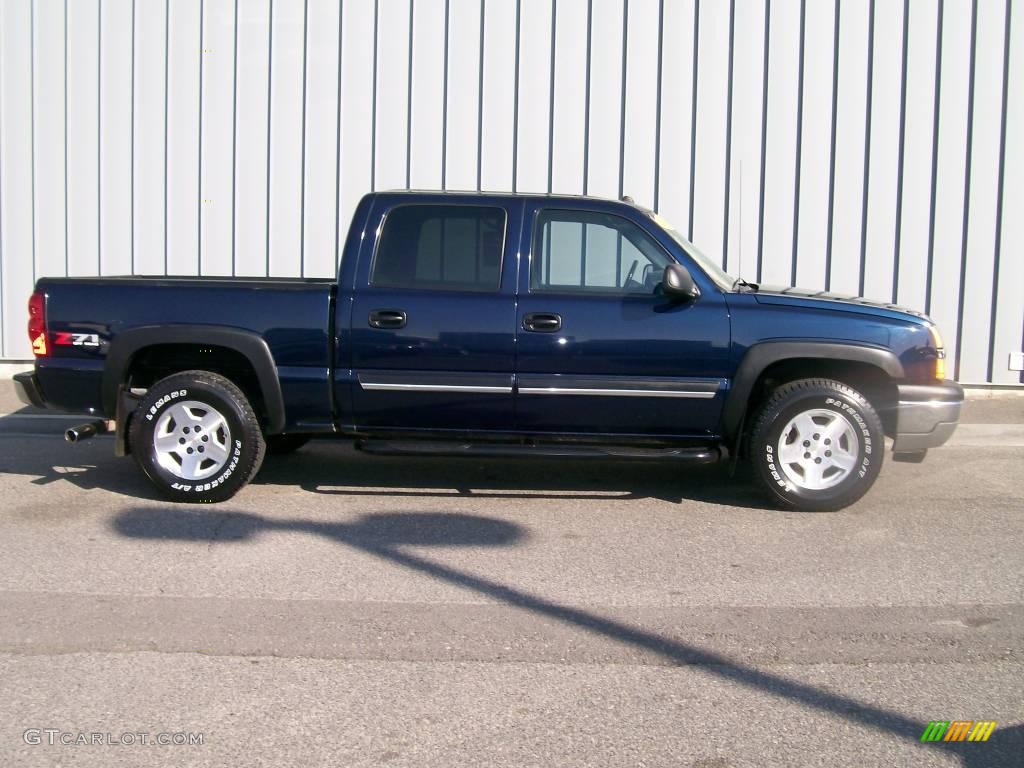 2005 Silverado 1500 Z71 Crew Cab 4x4 - Dark Blue Metallic / Dark Charcoal photo #2