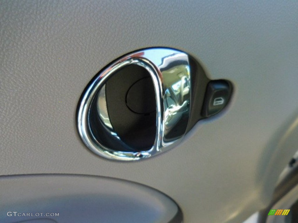 2007 HHR LT - Summit White / Gray photo #19