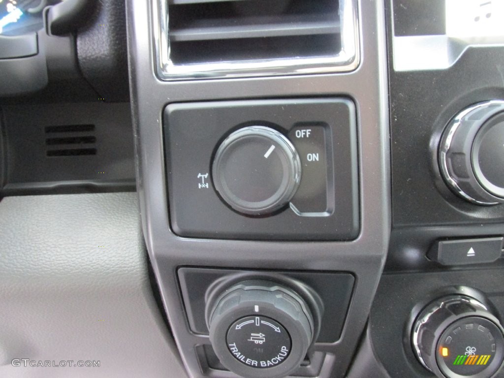 2016 F150 XLT SuperCrew - Magnetic / Medium Earth Gray photo #30
