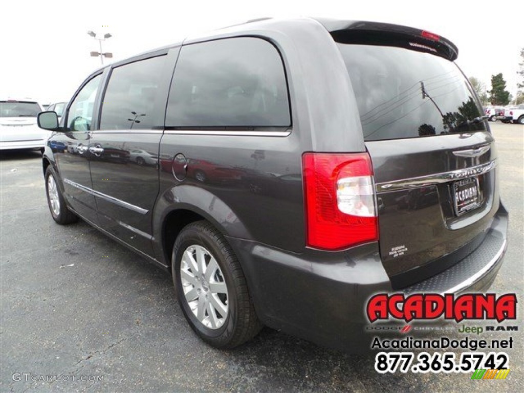 2016 Town & Country Touring - Brilliant Black Crystal Pearl / Dark Frost Beige/Medium Frost Beige photo #2