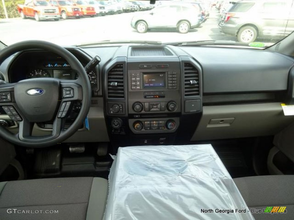 2016 F150 XL SuperCrew 4x4 - Ingot Silver / Medium Earth Gray photo #17