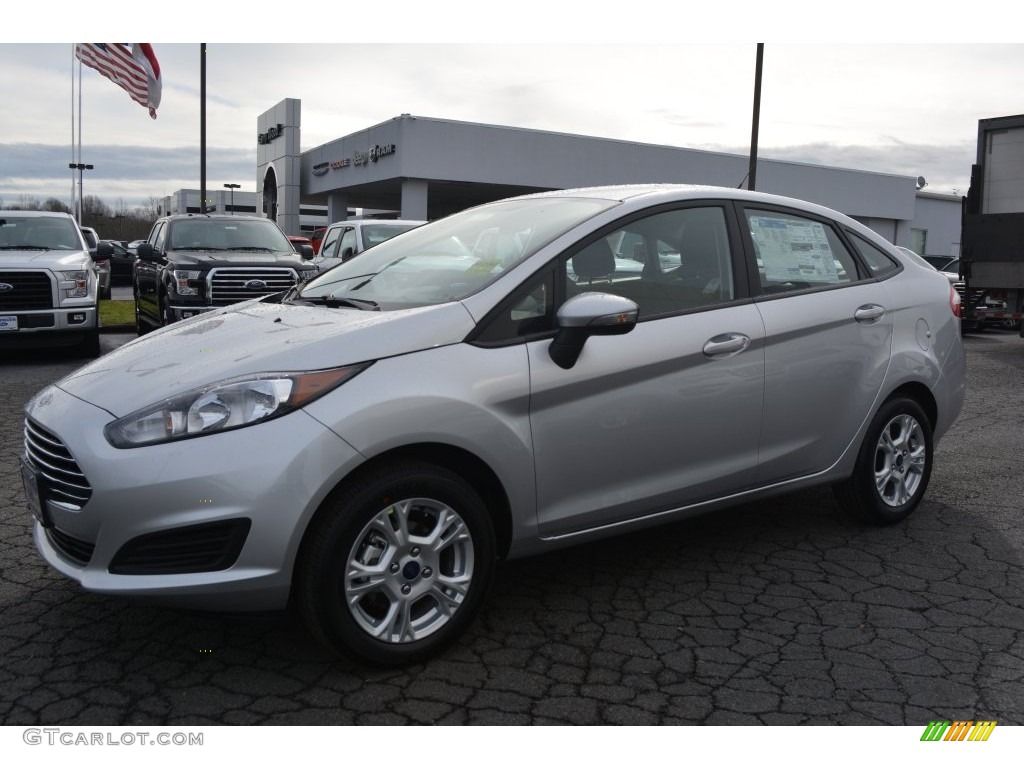 2016 Fiesta SE Sedan - Ingot Silver Metallic / Charcoal Black photo #3