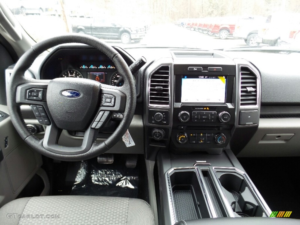 2016 F150 XLT SuperCrew 4x4 - Oxford White / Medium Earth Gray photo #10