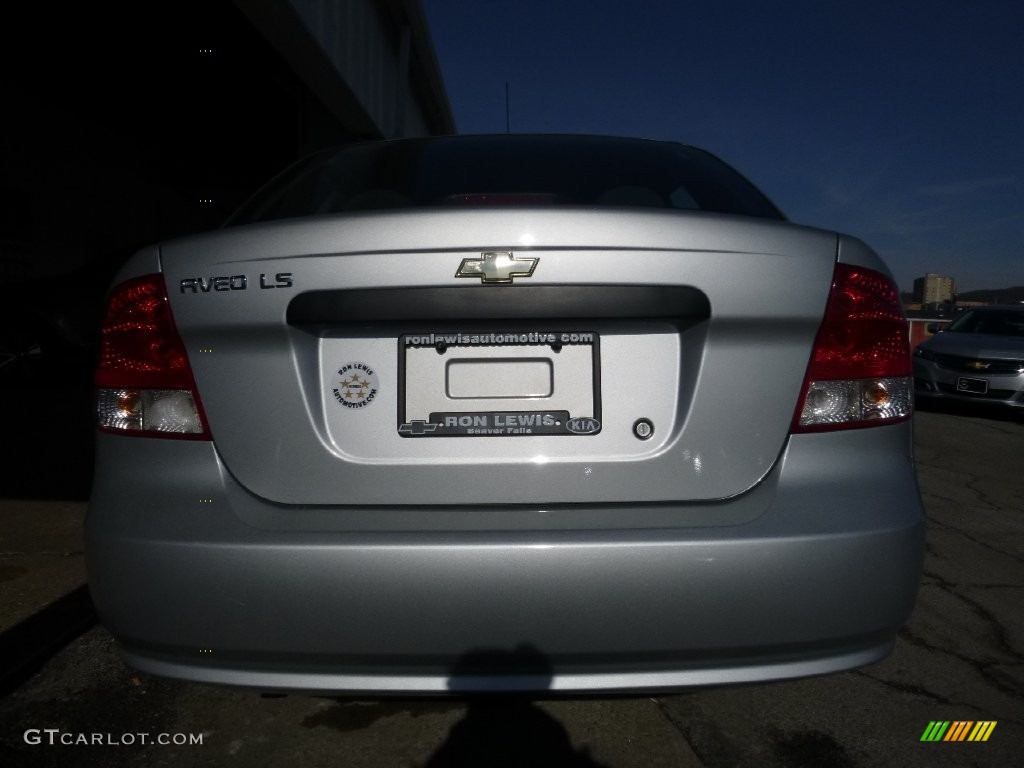 2006 Aveo LS Sedan - Cosmic Silver / Charcoal photo #5
