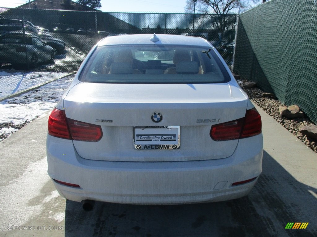 2013 3 Series 320i xDrive Sedan - Alpine White / Venetian Beige photo #9