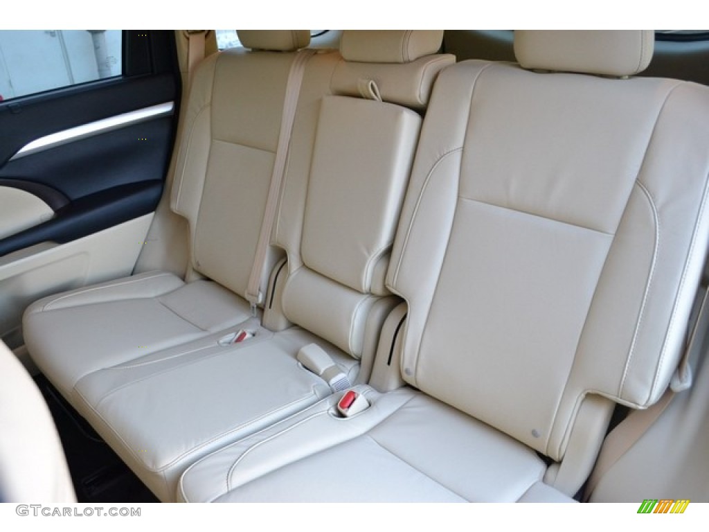 2016 Toyota Highlander XLE AWD Rear Seat Photo #110401132